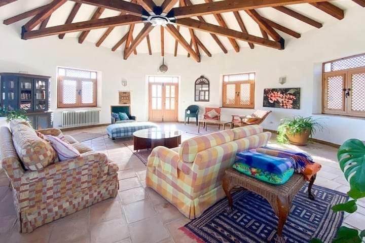 Traditional Farmhouse; Large Pool,Gardens & Views. Villa Granada Bagian luar foto